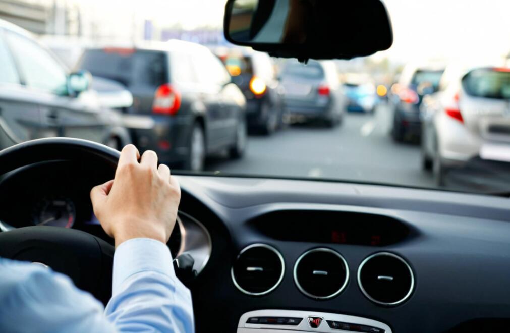 2026年上海驾校的报名合同需要注意哪些条款？